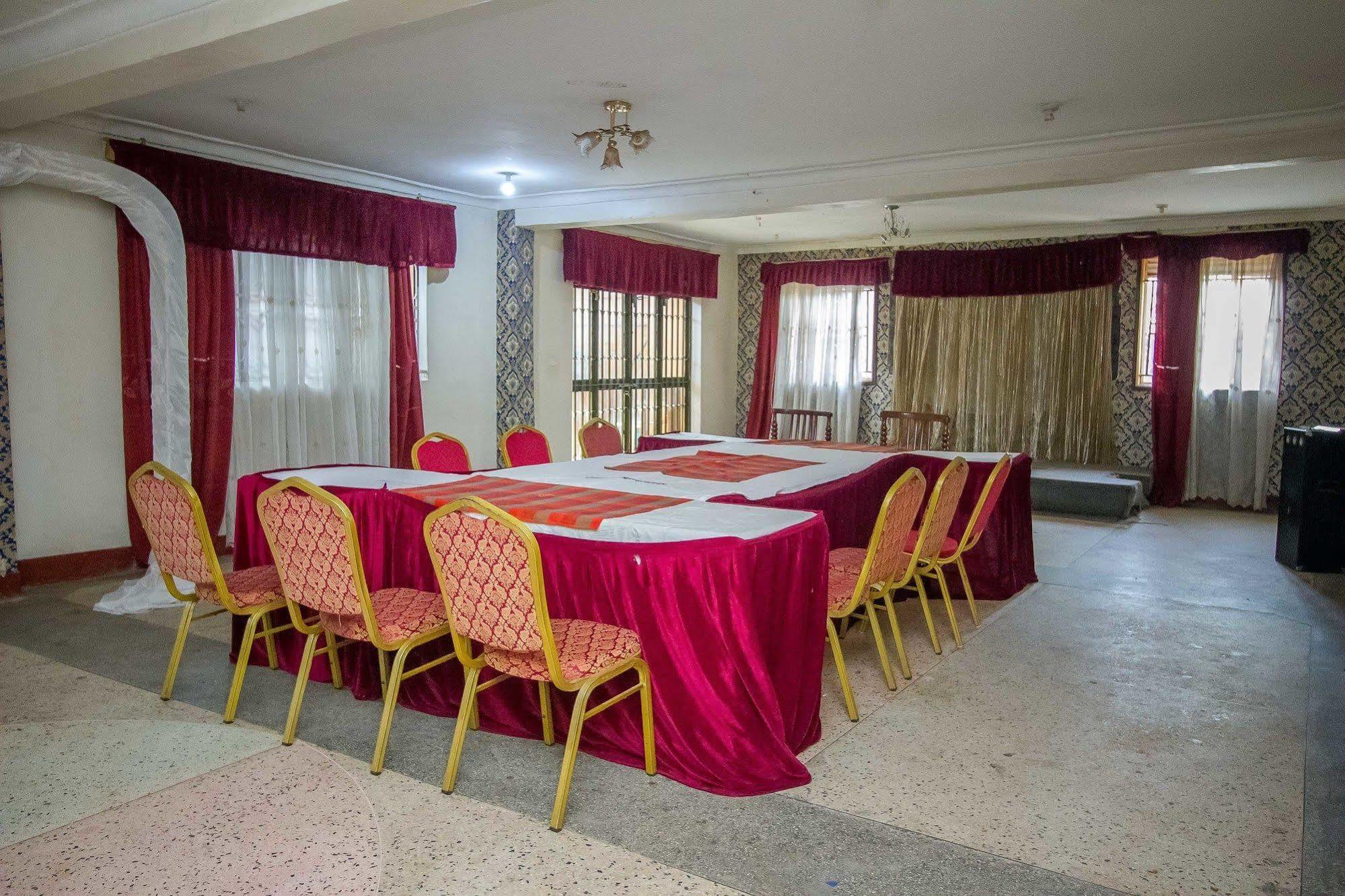 La Grand Chez Johnson Hotel Muyenga Kampala Exterior photo